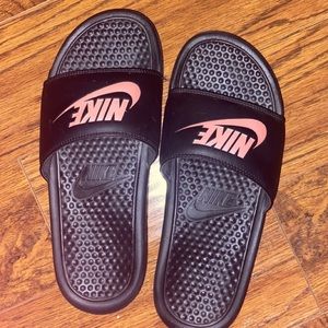 Women’s Nike Benassi JDI Slide Sandal | Size 8 | Black & Rose Gold